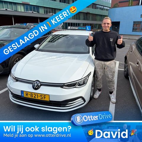 Man standing next to a white Volkswagen car at OtterDrive dealership with Dutch promotional text overlay